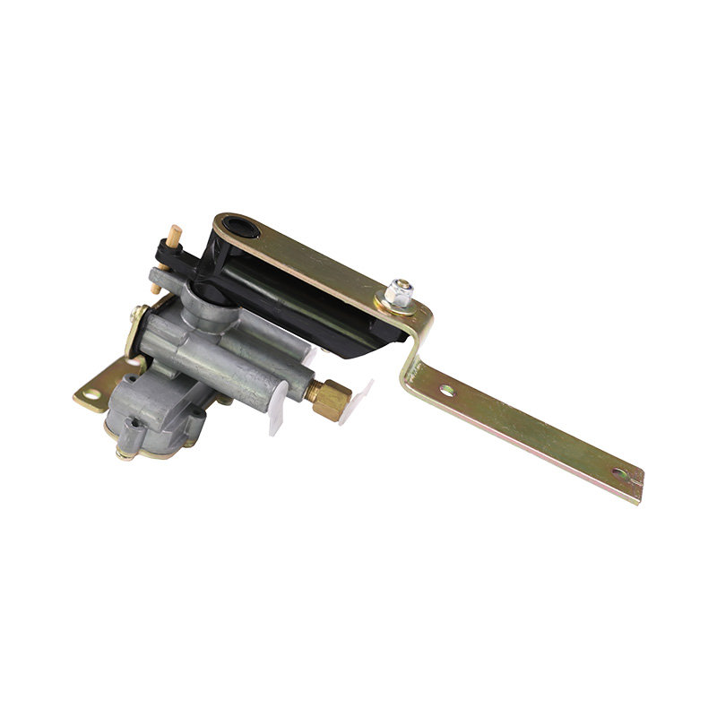 In a multi-air system, how does the handbrake valve ensure pressure balance